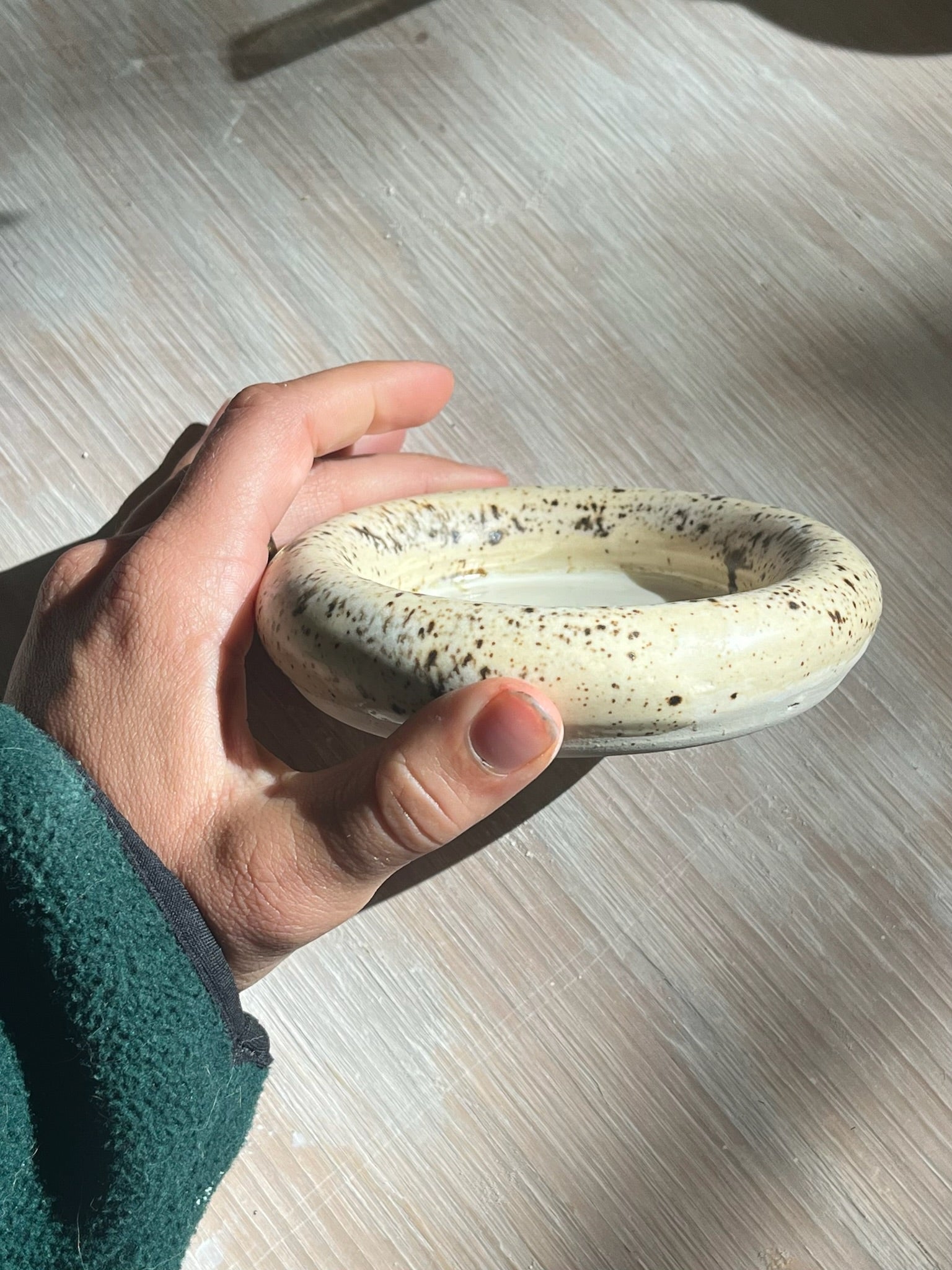 Doughnut Plate - Winter Wood / Gloss White