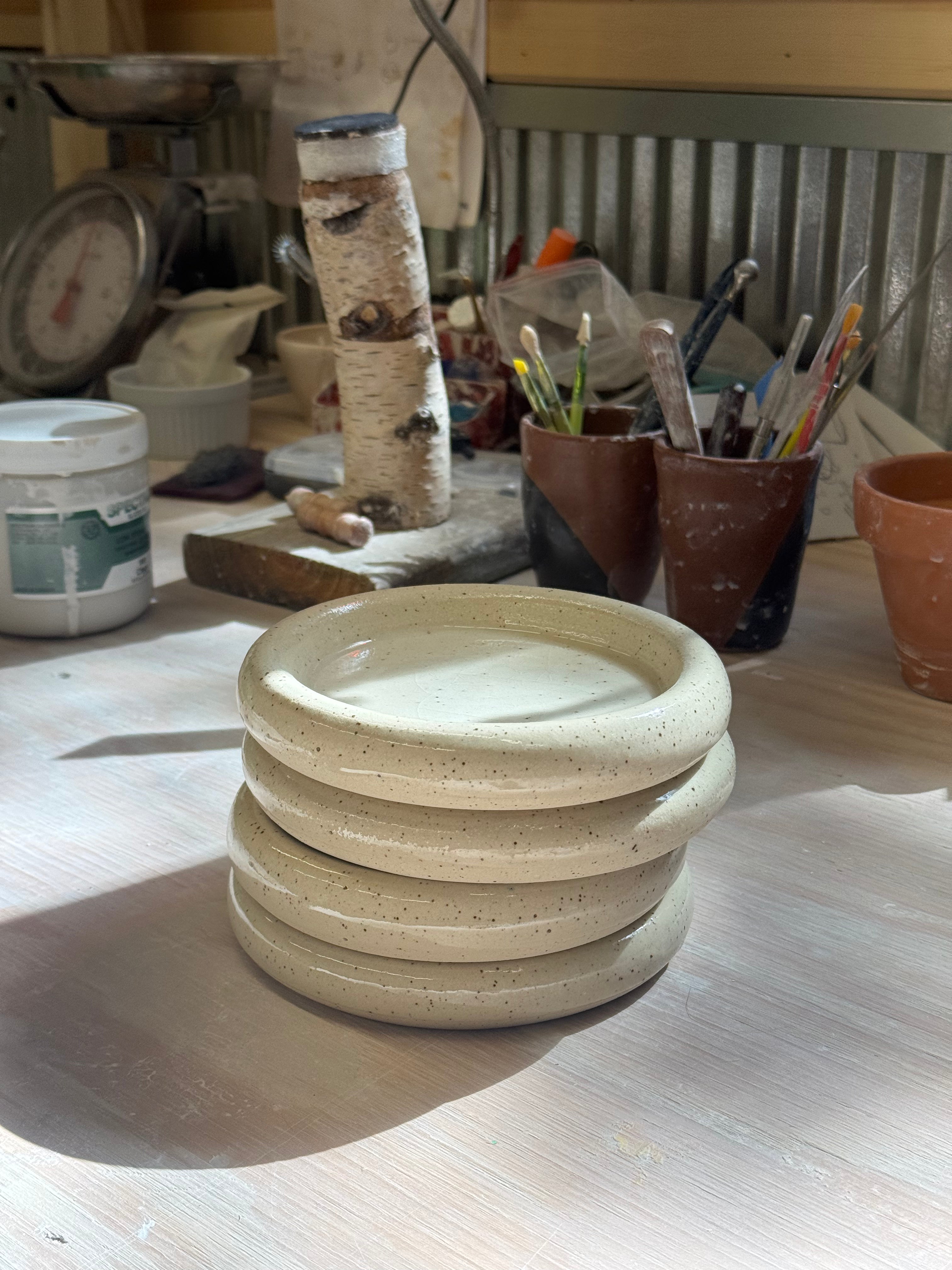 Doughnut Plate - Tan & White Speckle