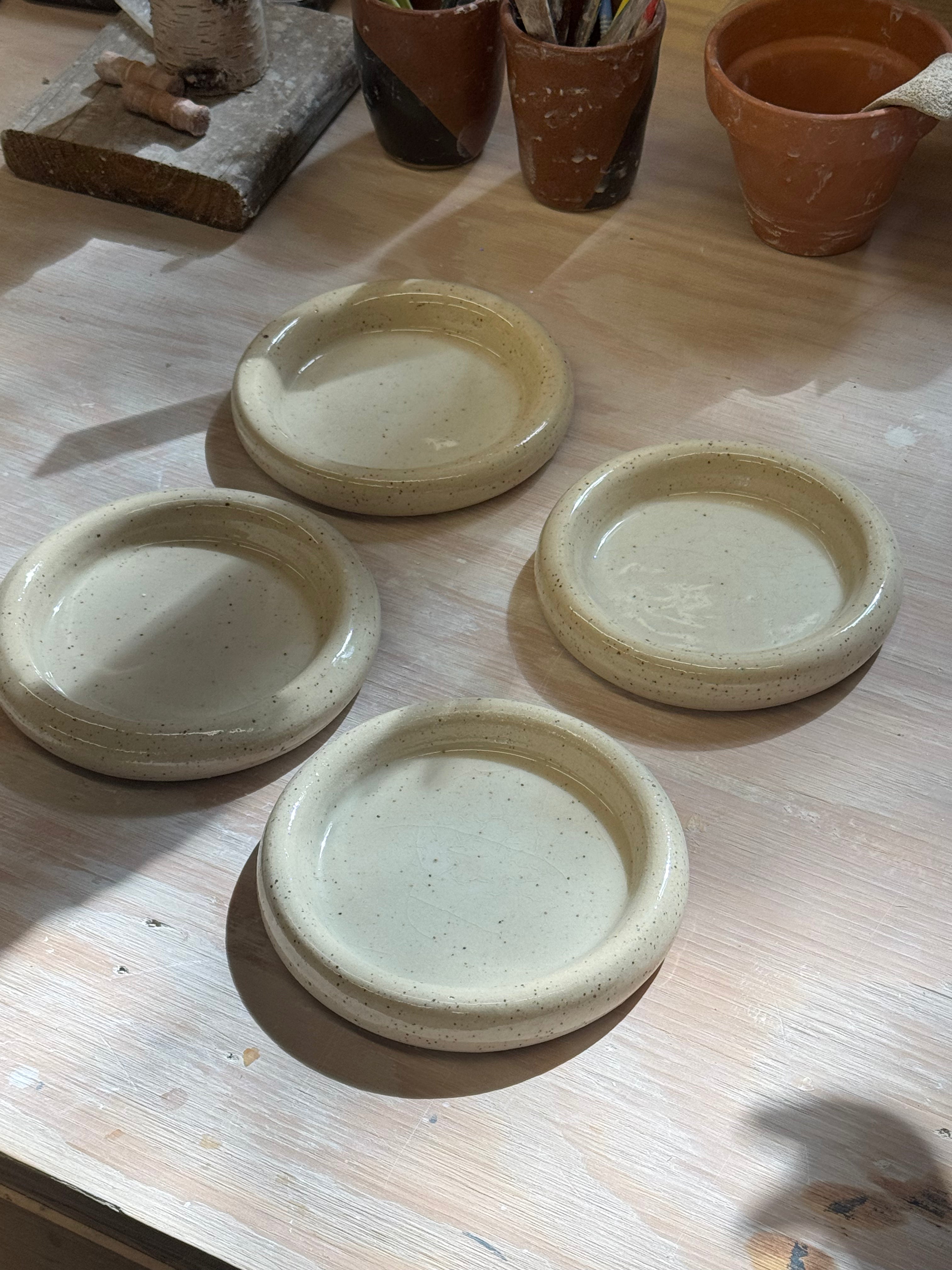 Doughnut Plate - Tan & White Speckle