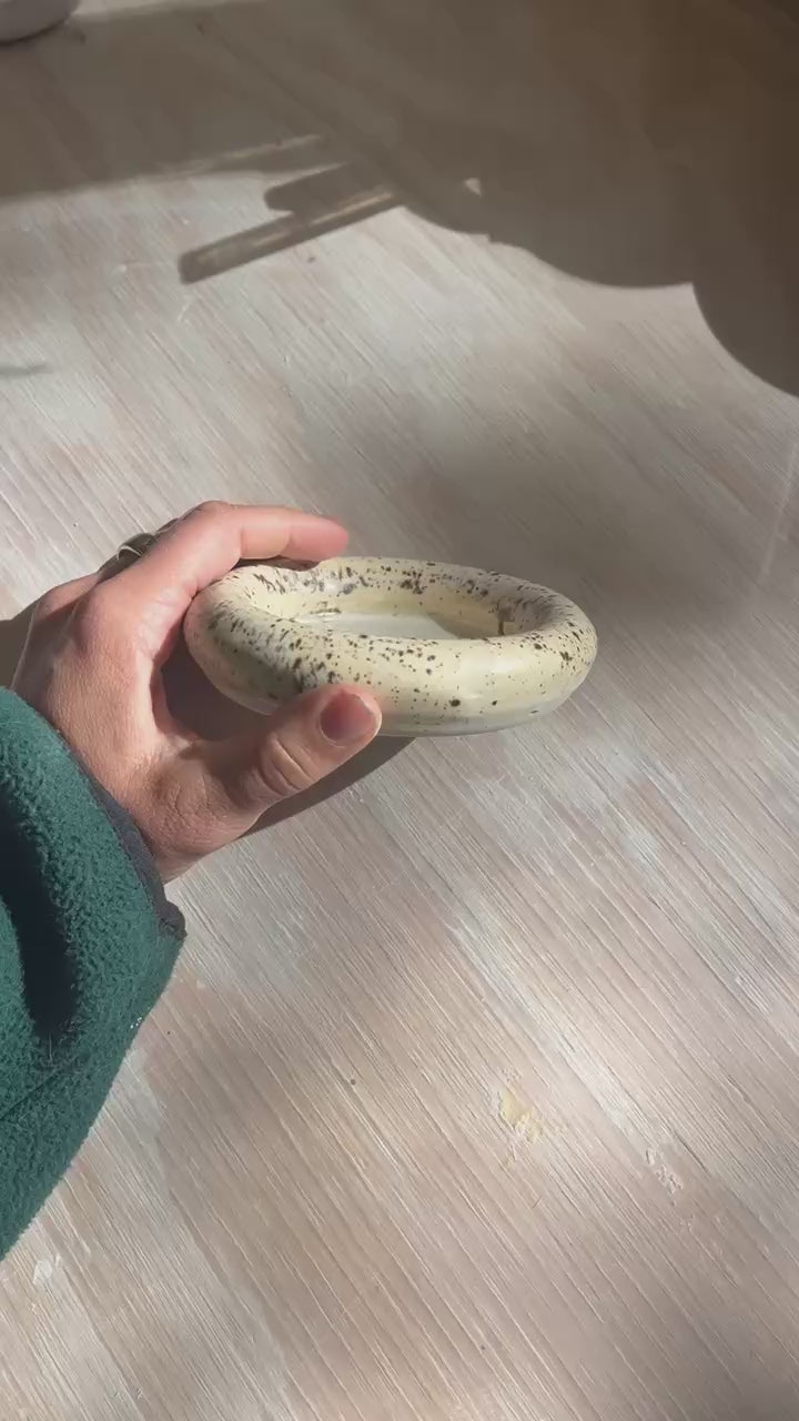 Doughnut Plate - Winter Wood / Gloss White