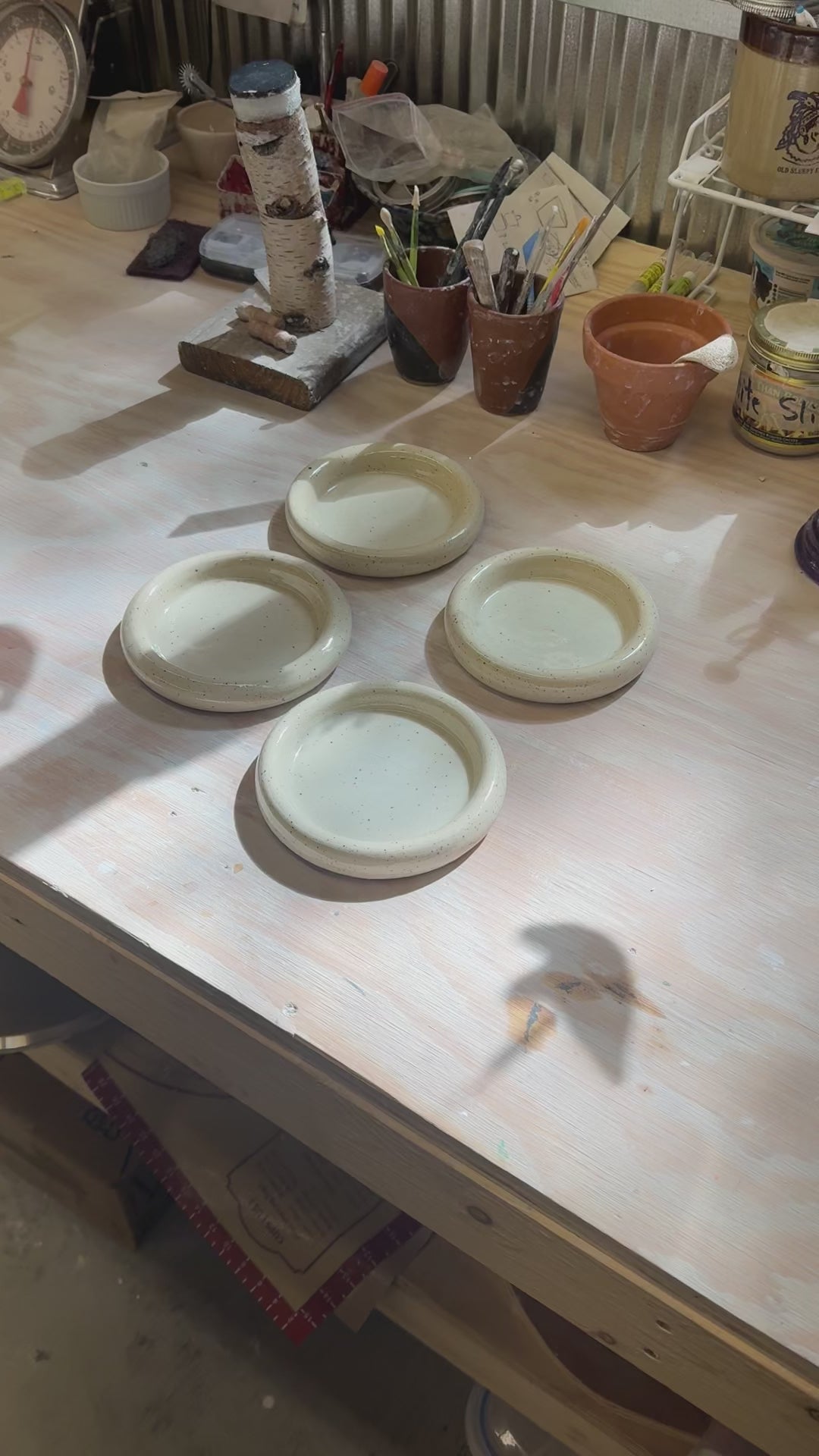Doughnut Plate - Tan & White Speckle